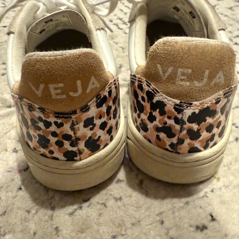 Veja Women’s Leather Sneakers Leopard Print Accent Neutral Beige Tan Size 7